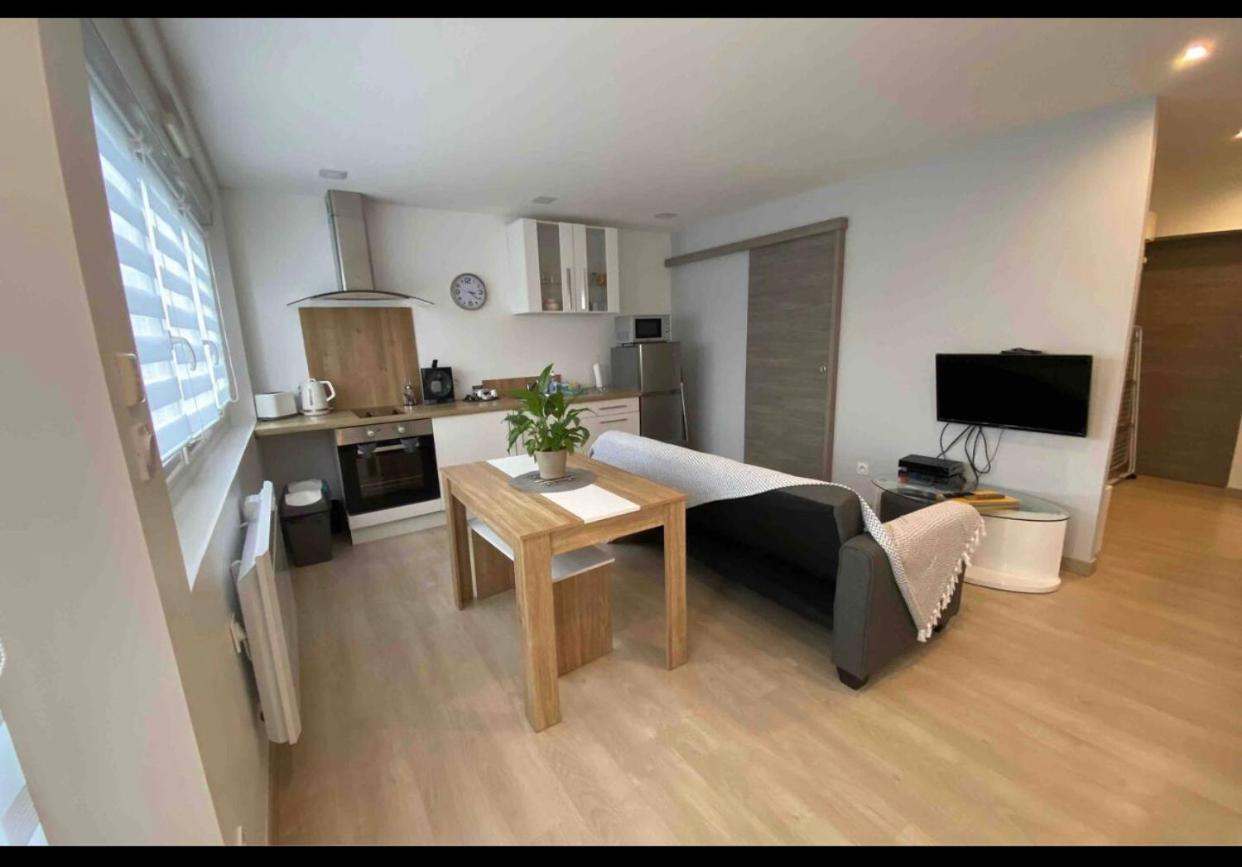 Toul Appartement Entier Avec Parking Prive Au Calme Cosy A Etage Avec Balcon Exterior photo